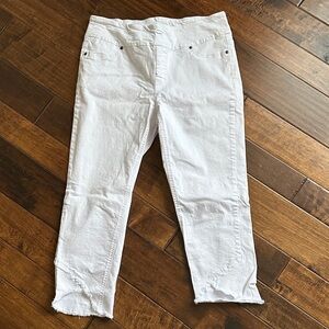 Stylish White Pull-On Ankle Jeans